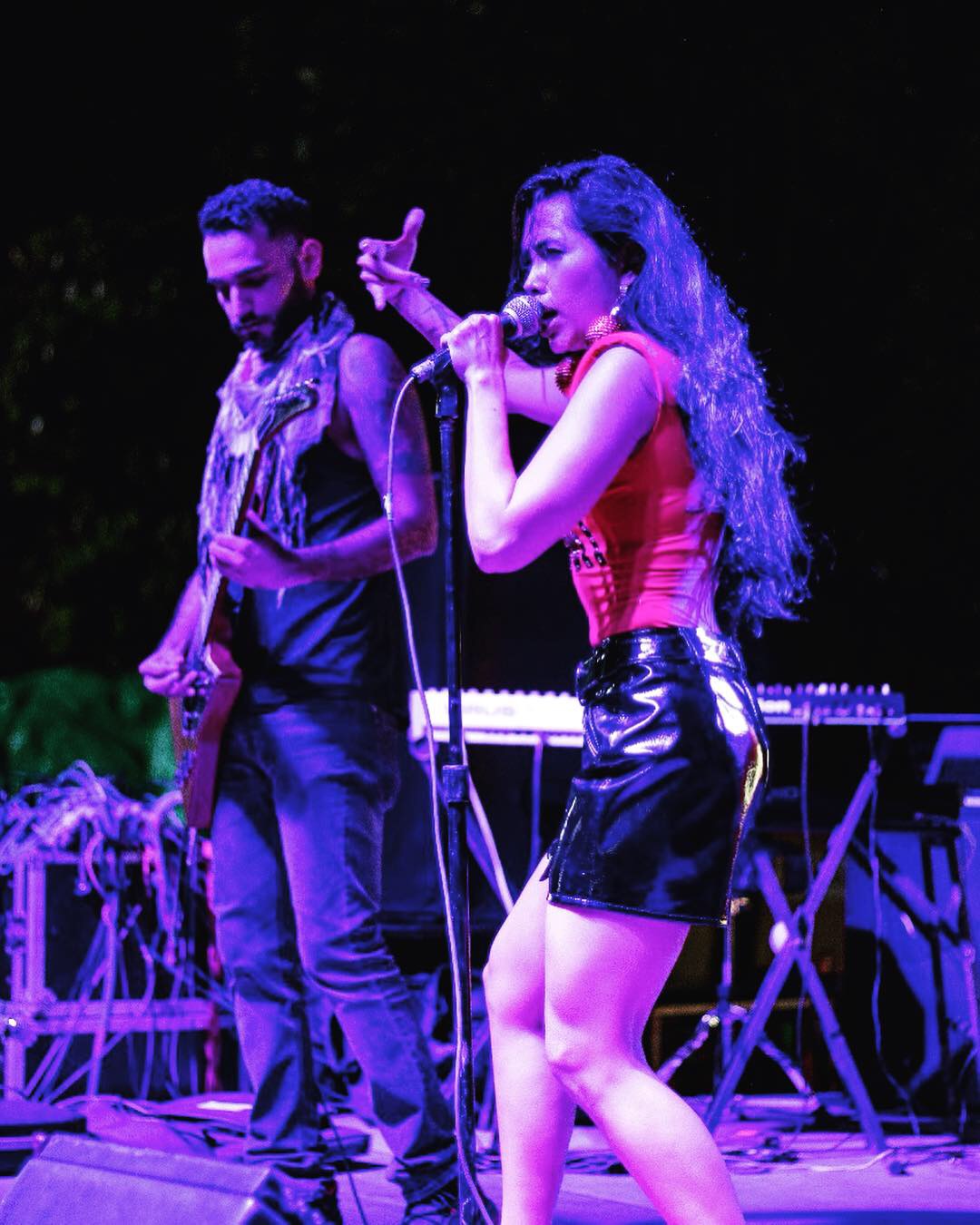 Dalma performing on stage in Colombia